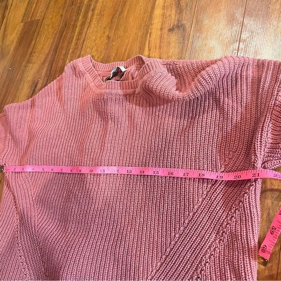 Lucky Brand Cropped sweater with cross cross detailing on back - Picture 4 of 5